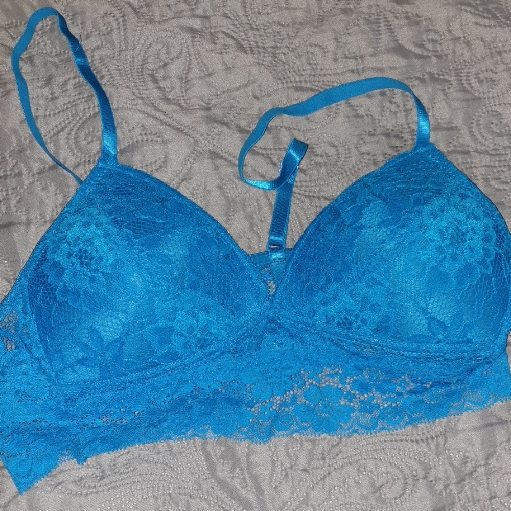 Bras - Picture 3 of 4